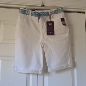 NWT white jean bermuda shorts with belt